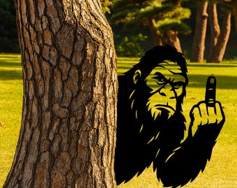 Archivo DXF de Pie Grande asomándose / Sasquatch dedo medio SVG para corte por plasma / Diseño divertido de arte de pared de metal para CNC y láser