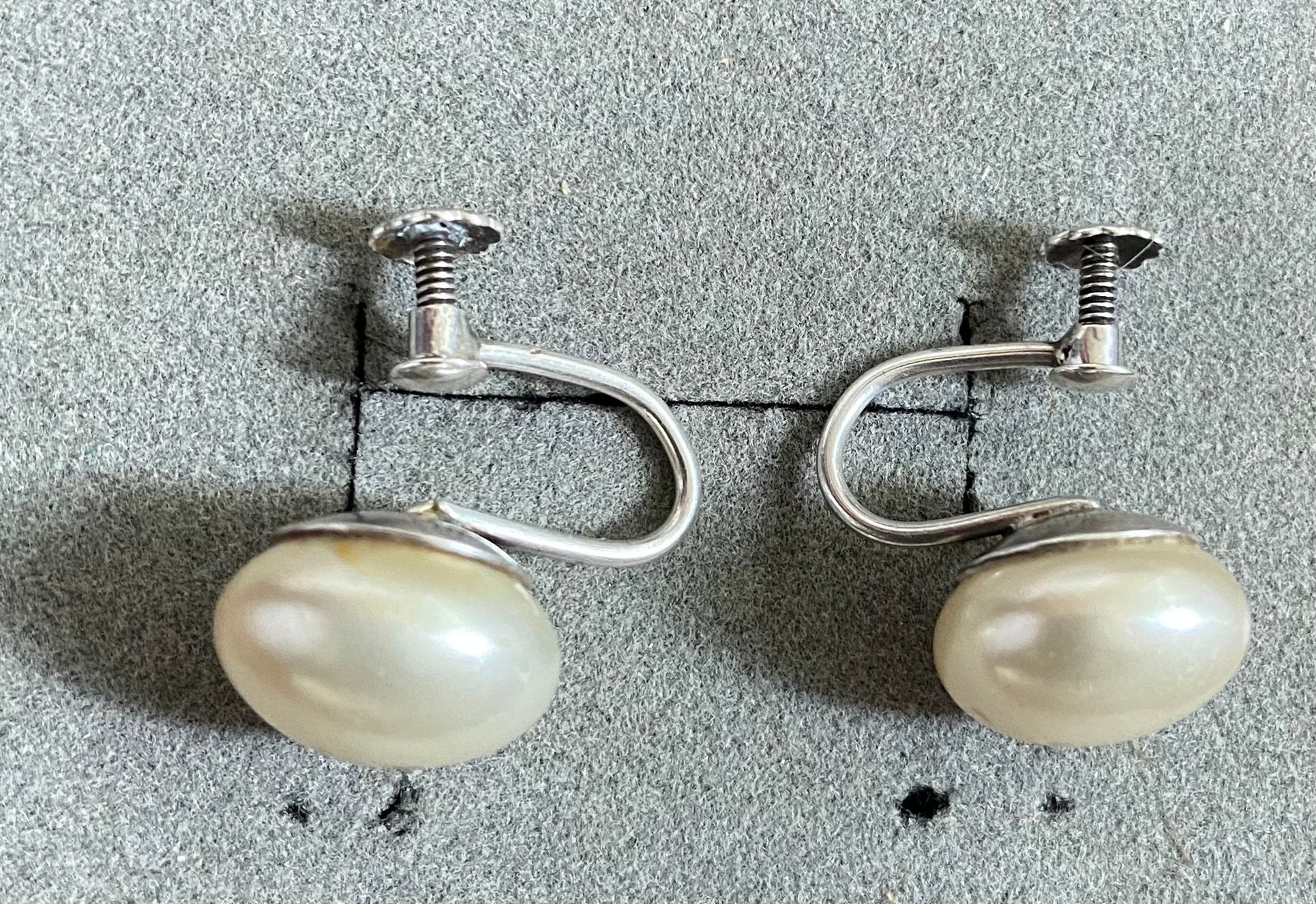 VINTAGE Two-Pearl Screw-Back Earrings