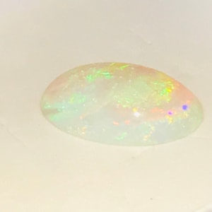Crystal opal white 30.6 carat Australia with certificate