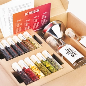 GIN MAKING KIT - Diy Gin Kit, Coworker Gift, Anniversary Set, Gifts for Men & Women, Cocktail Kit, Gift for Him, Her, Partner, Teacher