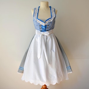 Vintage blauwgrijze dirndl-jurk met witte kanten schort, Oktoberfest-klederdracht, maat 36