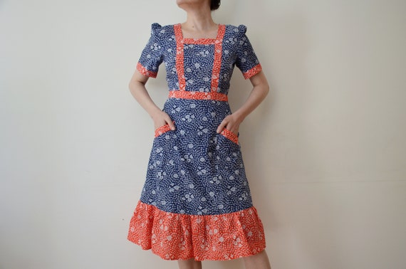 Vintage 70's Floral Dress with Puffy Sleeves, 70's Apron Dress, Floral Print Summer Dress, Hipster Print Floral Dress, Prairie/Peasant Dress