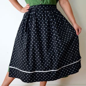 Vintage negro floral dirndl delantal, tradicional bávaro Oktoberfest Schürze, accesorio de traje popular alemán