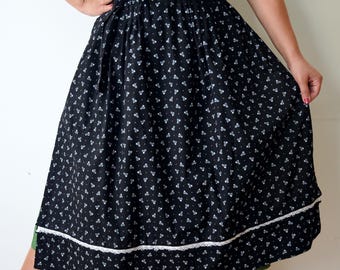 Vintage Black Floral Dirndl Apron, Traditional Bavarian Oktoberfest Schürze, German Folk Costume Accessory