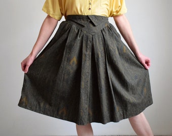 Vintage 80s Green Paisley Skirt, Folk/Ethnic/Boho Print Skirt, Below The Knee Skirt, Alpen Trachten Skirt, Basque Waist Skirt, Made in Italy