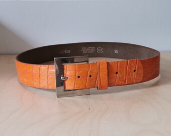 Large ceinture en cuir marron cognac vintage des années 90, ceinture en cuir gaufré avec boucle en métal argenté, ceinture tendance grande taille, taille 95 cm
