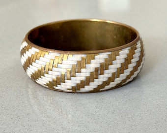 Vintage 80s/90s Brass and Plastic Bracelet, Chunky Brass Bangle, Wide Woven Bangle, White & Gold Pattern Boho/Hippie/Festival Bracelet