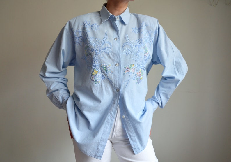 Vintage 90s Embroidered Folk Blouse, Floral Embroidery & Applique Peasant Blouse, Women's Oversized Collar Shirt, Soft Blue Button Up Blouse image 2