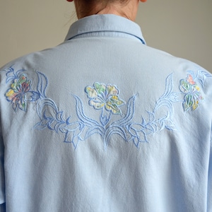 Vintage 90s Embroidered Folk Blouse, Floral Embroidery & Applique Peasant Blouse, Women's Oversized Collar Shirt, Soft Blue Button Up Blouse image 5