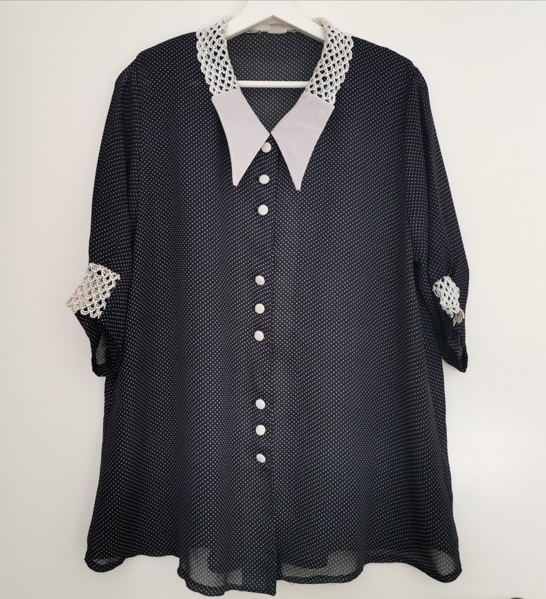 Vintage 80/'s Polka Dot Pattern Blouse Pin Up Blouse Women/'s Short Sleeve Top Navy Blue /& White Top Lace Collar Polyester Blouse size L