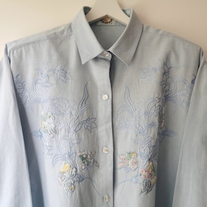 Vintage 90s Embroidered Folk Blouse, Floral Embroidery & Applique Peasant Blouse, Women's Oversized Collar Shirt, Soft Blue Button Up Blouse image 8