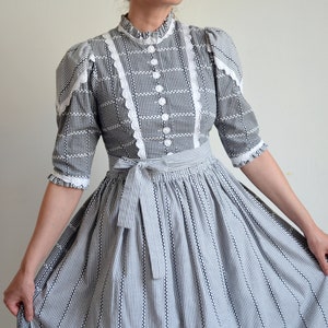 Vintage 80s Cottage core Dress with Puffy Sleeves, Austrian Folk Dress with Apron, Black & White Check Pattern Peasant Dress, Oktoberfest