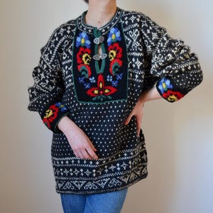 Vintage 80s Norwegian Folk Wool Sweater, Hand Knit Nordic Pullover with Traditional Floral Embroidery, Gray and White Fair Pattern Pullover