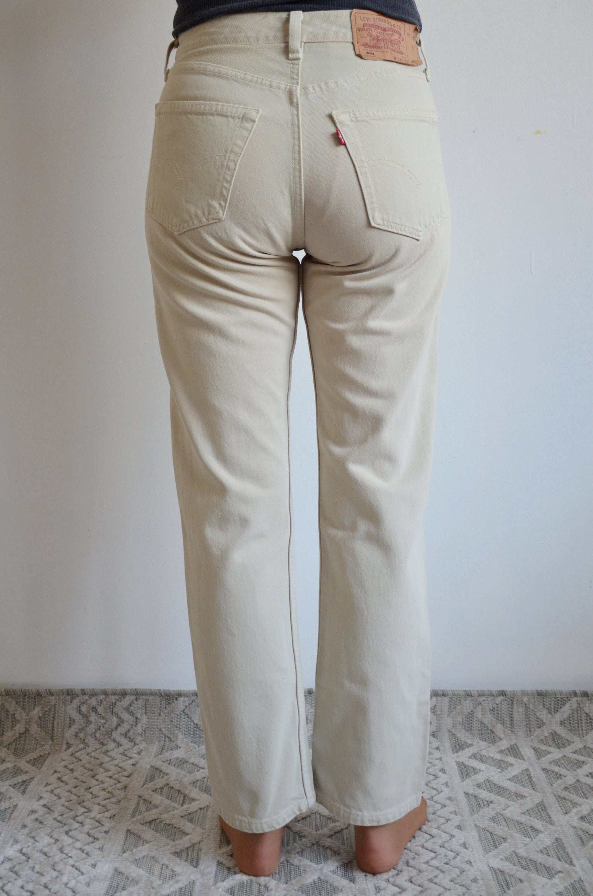 Cream levis best sale
