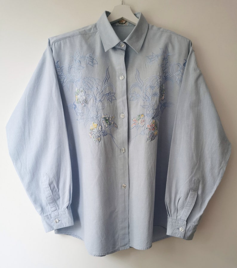 Vintage 90s Embroidered Folk Blouse, Floral Embroidery & Applique Peasant Blouse, Women's Oversized Collar Shirt, Soft Blue Button Up Blouse image 7