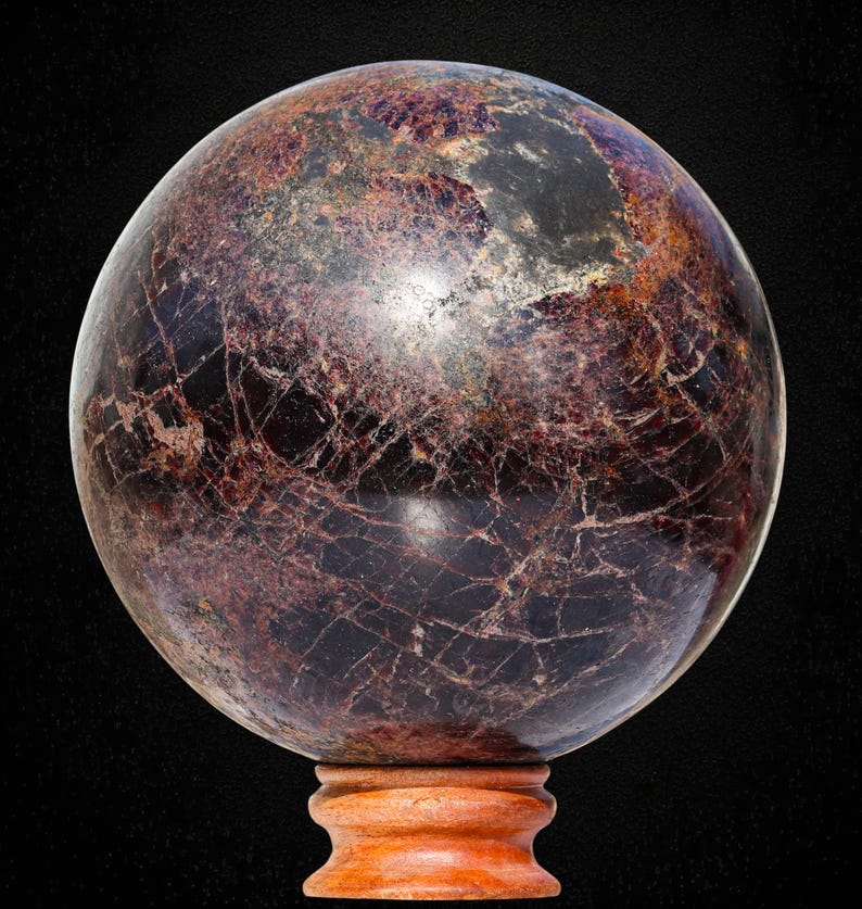 Esfera de cristal de granate rojo de 185 mm, piedra metafísica para el chakra del aura imagen 7
