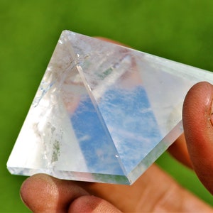 A Hermosa piedra grande de cuarzo de cristal transparente de 40 mm, energía cargada curativa, piedra de aura de Reiki, pirámide egipcia imagen 2