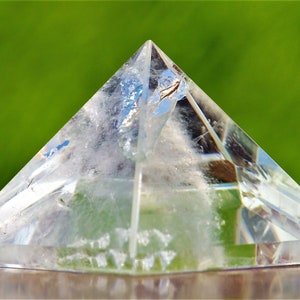 A Hermosa piedra grande de cuarzo de cristal transparente de 40 mm, energía cargada curativa, piedra de aura de Reiki, pirámide egipcia imagen 4