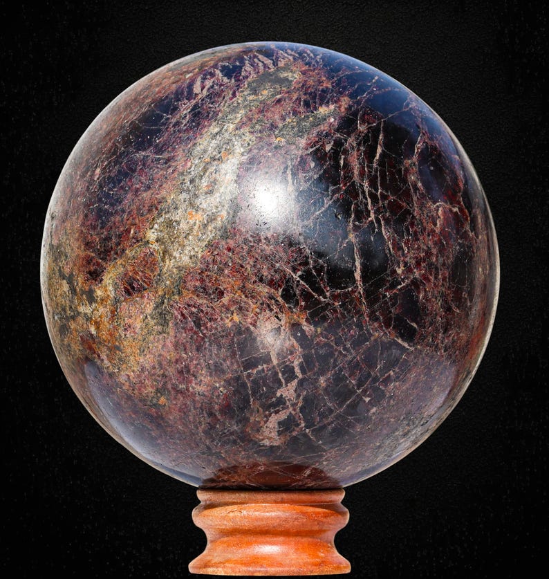 Esfera de cristal de granate rojo de 185 mm, piedra metafísica para el chakra del aura imagen 11