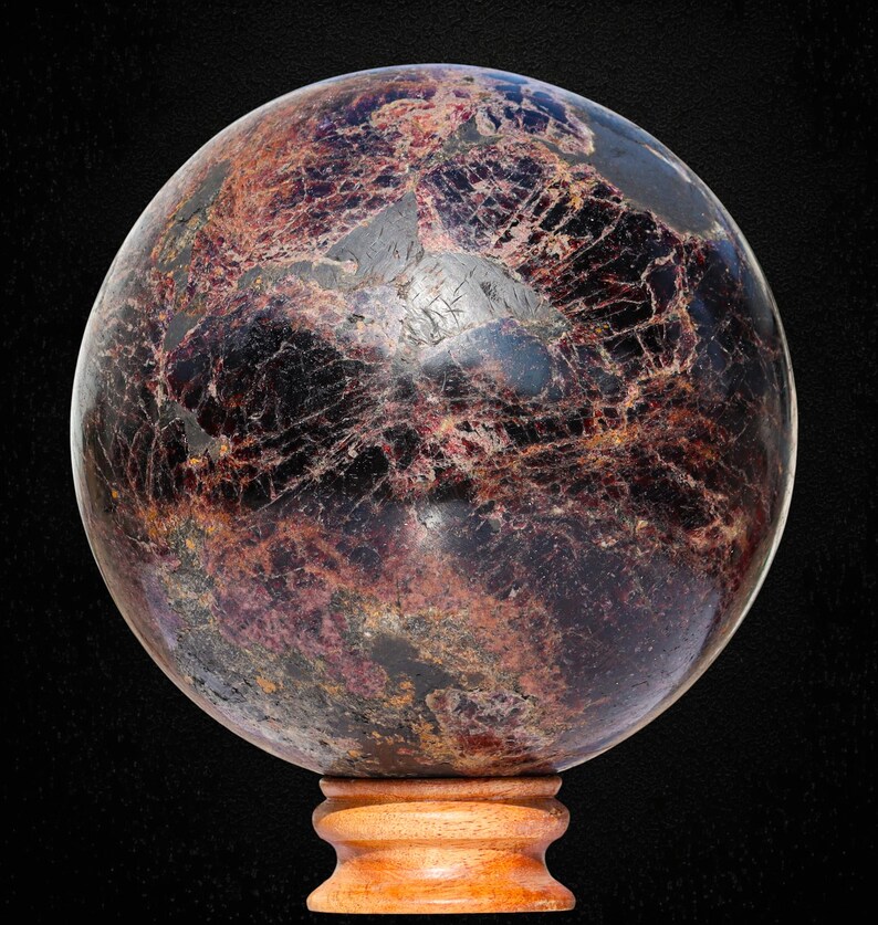 Esfera de cristal de granate rojo de 185 mm, piedra metafísica para el chakra del aura imagen 3