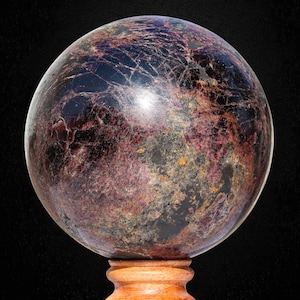 Esfera de cristal de granate rojo de 185 mm, piedra metafísica para el chakra del aura imagen 2