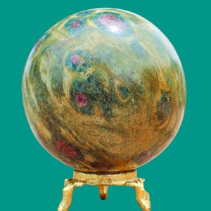 Sphère de fuchsite rubis de 70 mm, boule de cristal de 590 g