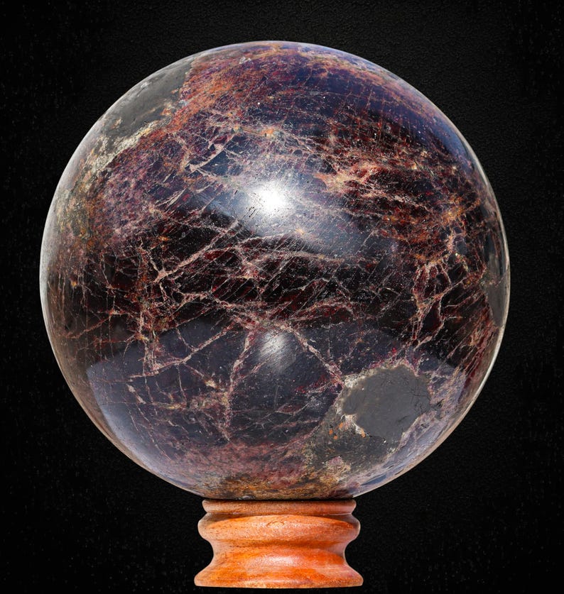Esfera de cristal de granate rojo de 185 mm, piedra metafísica para el chakra del aura imagen 8