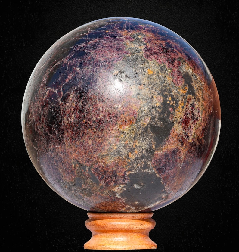 Esfera de cristal de granate rojo de 185 mm, piedra metafísica para el chakra del aura imagen 1