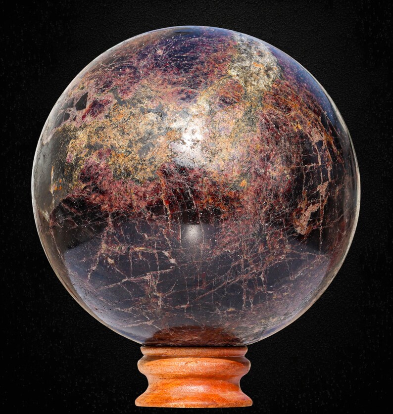 Esfera de cristal de granate rojo de 185 mm, piedra metafísica para el chakra del aura imagen 5