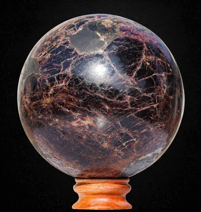 Esfera de cristal de granate rojo de 185 mm, piedra metafísica para el chakra del aura imagen 4