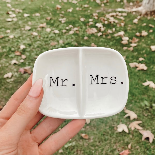 Mr. & Mrs. Ring Dish - Cadeau mignon pour couple - Mariage, douche, cadeau de fiançailles pour la mariée - Cadeaux pour la mariée