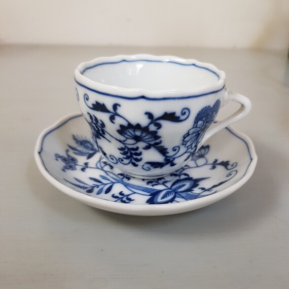Vintage Blue Danube Porcelain Cup /& Saucer Blue Onion Design Japan Discontinued