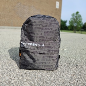 Sac à dos de basket-ball pour les joueurs - Sac de sport de voyage, cadeau de sport pour l'école - Sac d'entraînement pour les amateurs de cerceaux « Differently » par Duntalk