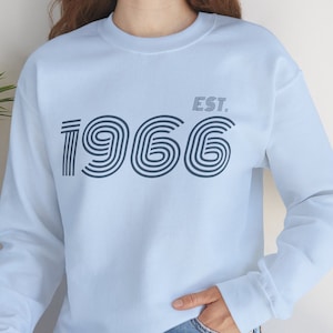 Kundenspezifische EST. 1966 Sweatshirt Geburtstag 1966 Retro Sweatshirt 1966 Geburtstag Geschenk für ihn 58 Jahre Geschenk für Sie Vintage 1966 Geburtstag Sweatshirt