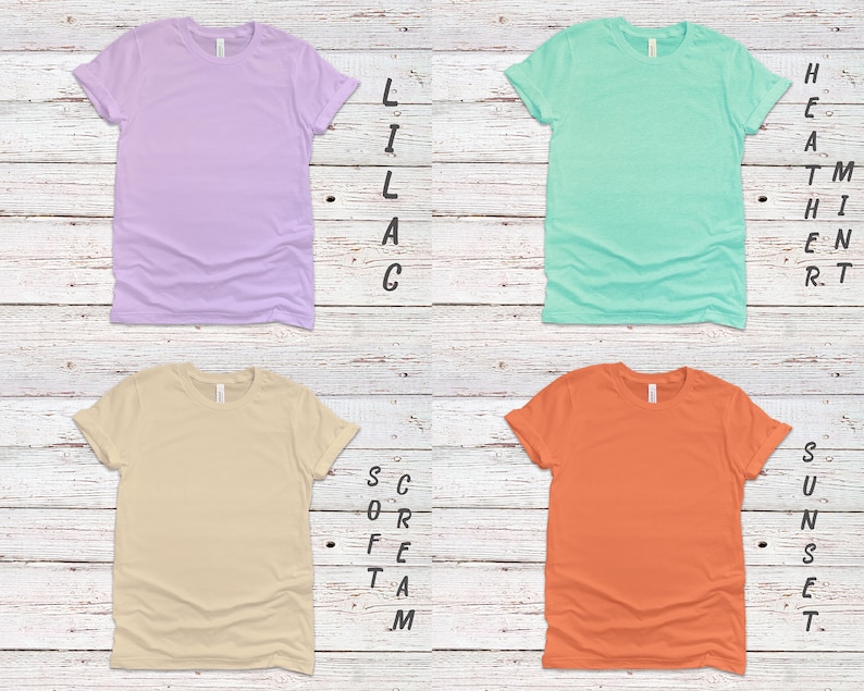 K&ouml;nnte beinhalten: Vier leere T-Shirts in verschiedenen Farben: Lila, T&uuml;rkis, Beige und Orange. Die Shirts sind in einem Raster auf einem wei&szlig;en Holzgrund angeordnet. Der Text "Lilac", "Heather", "Soft Cream" und "Sunset" steht vertikal neben jedem Shirt.