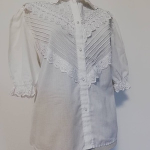 White victorian cotton and cotton lace blouse, brodairie anglaise blouse, dirndl blouse, trachten top, shirt collar blouse
