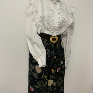 Black flower skirt, flower print skirt, vintage 90’s skirt,