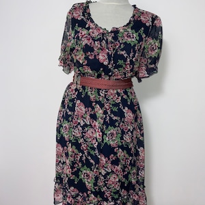 Romantic flower dress, vintage  floral print dress, 90 ‘ s dress, 80 s dress , office dress , summer dress, navy dress, M size dress,