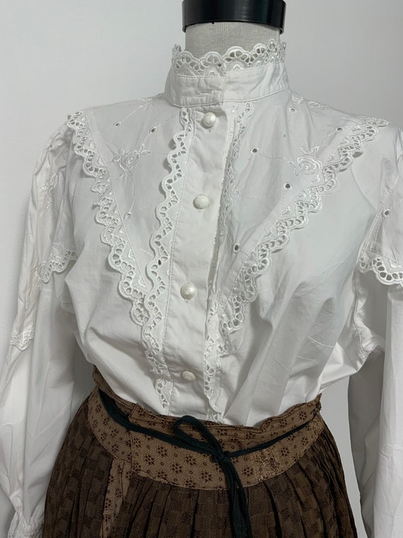 Gorgeous embroidered shirt, balloon sleeves, trach