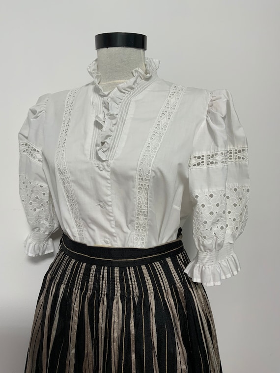 Gorgeous embroidered shirt, balloon sleeves, trach