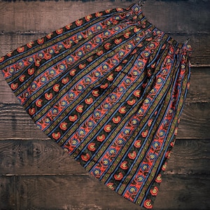 Trachten skirt, dirndl skirt, Octoberfest skirt, German Austrian blue red green black flower skirt, folksy prairie skirt, S / M SIZE skirt