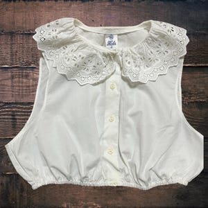 Vintage Crop Dirndl Top, White Trachten Bavarian Blouse, Oktoberfest Clothing, German Austrian fashion woman size 40 S/M
