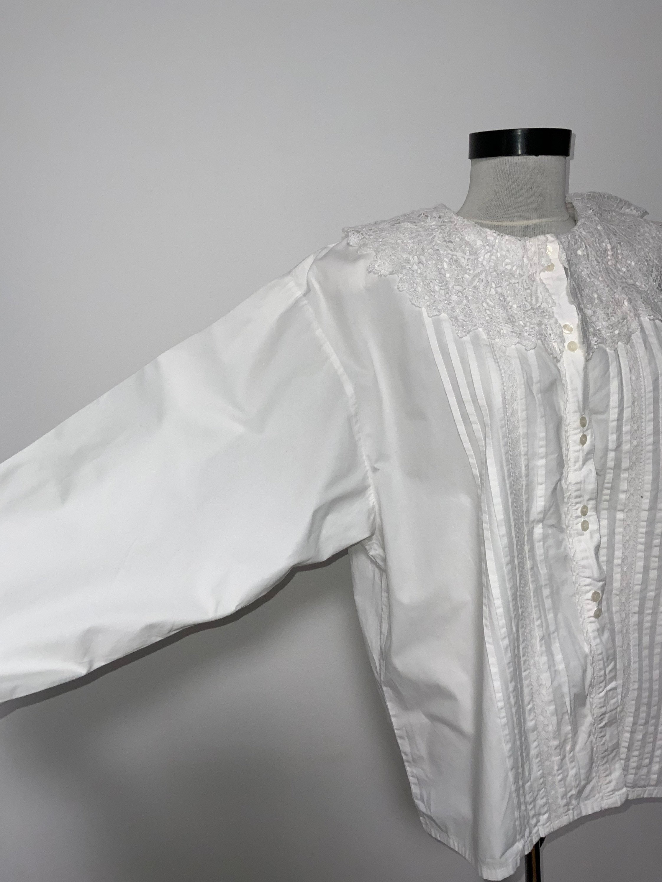 Gorgeous Embroidered Shirt Peter Pan Collar Victorian Shirt - Etsy Denmark