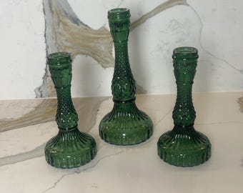 Candelieri in vetro verde smeraldo in stile Mid-Century Modern – Set di 3 (23 cm e 18 cm) – Decorazione in vetro pressato in stile Mid-Century Modern
