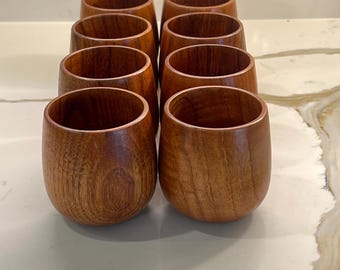Juego de 8 vasos de madera vintage tallados a mano – Vasos de bar de mediados de siglo