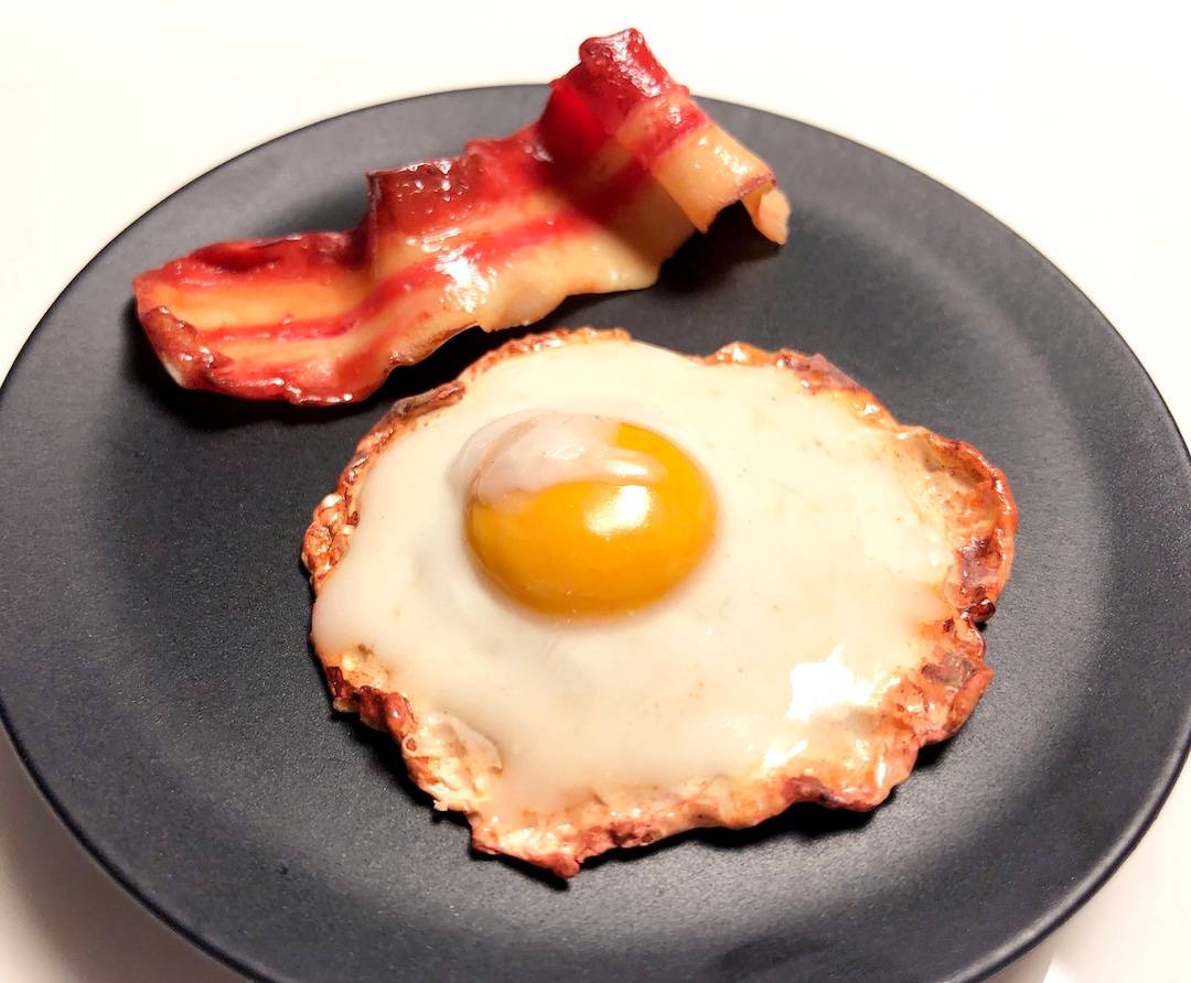 Fried Egg Sculpture – GOOD FRIEND