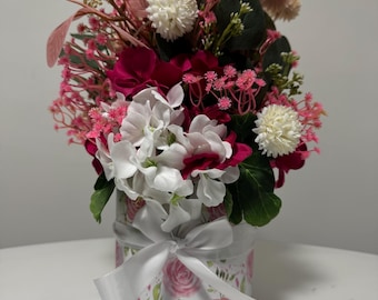 Roze en witte bloemstukken in een rozendoos, handgemaakte kunstbloemen voor op tafel, romantische woondecoratie, cadeau voor haar