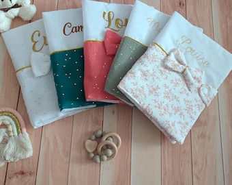 Protège carnet de santé personnalisé avec le prénom brodé - Cadeau de naissance personnalisé - cadeau de baptême - Nombreux coloris