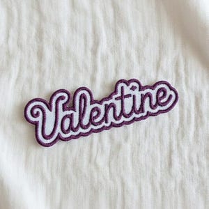 Patch prénom brodé  - Écusson Prénom Thermocollant personnalisé pour Sac de Crèche, École, Vêtements - nom brodé pour personnalisation