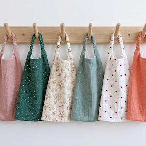 Serviette de cantine maternelle élastique personnalisée prénom brodé - Bavoir élastique école enfant gaze de coton - Cadeau Noël